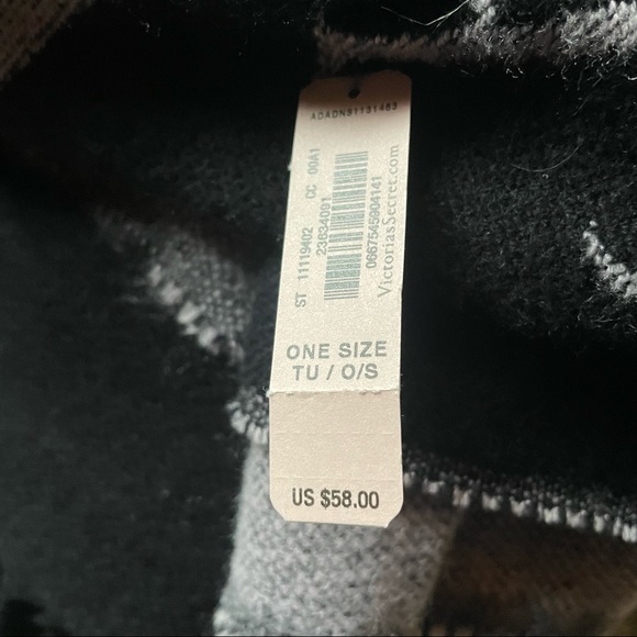 🎁 Victoria’s Secret Fringed Throw - Picture 5 of 7